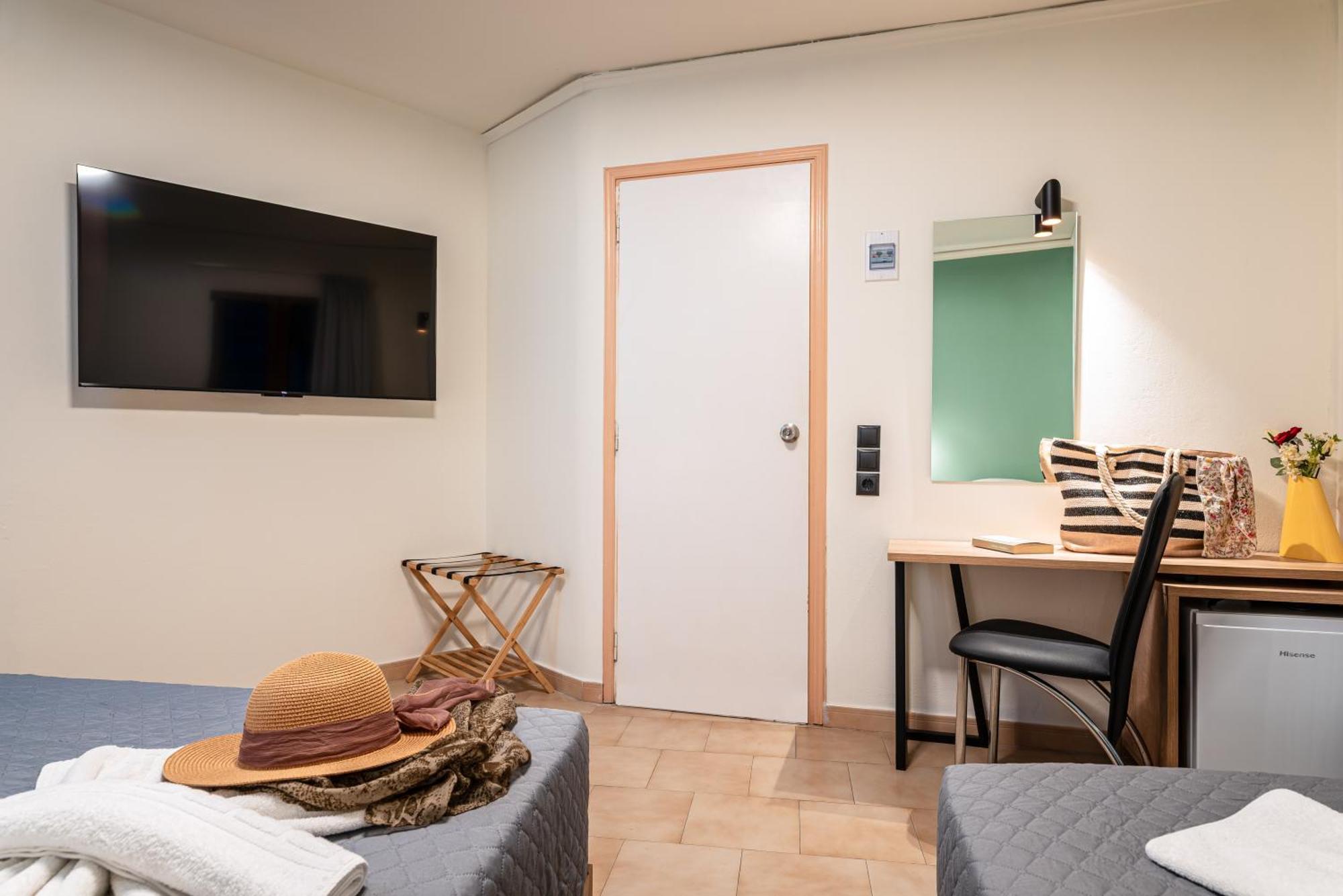 Emily Hotel Agía Paraskeví エクステリア 写真